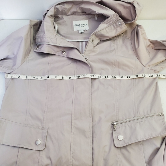 Cole Haan Signature Packable Rain Jacket - Picture 7 of 9